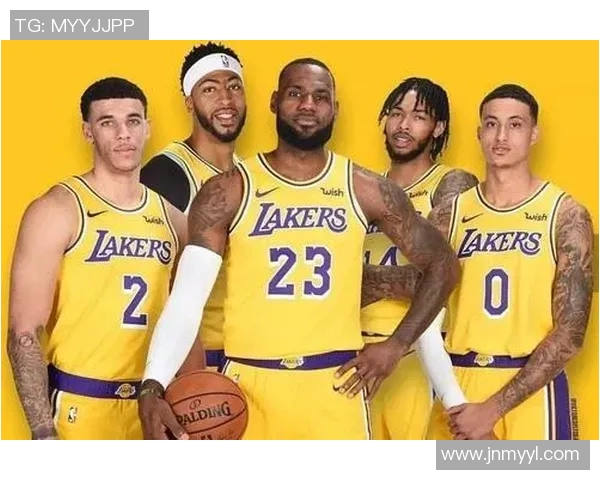 湖人队因惊人操作瞬间引爆全网热搜榜首掀起球迷热烈讨论 湖人队因惊人操作瞬间引爆全网热搜榜首掀起球迷热烈讨论