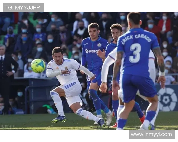 英超球队体能训练最新趋势与科学应用探索及未来发展方向分析 英超球队体能训练最新趋势与科学应用探索及未来发展方向分析